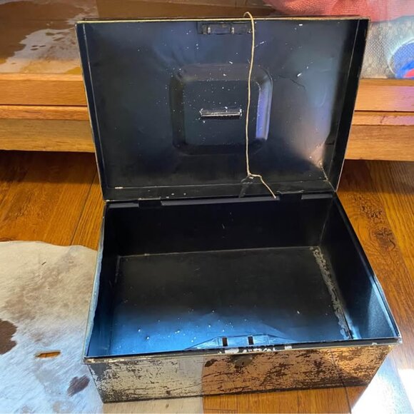 Vintage Bankers Cash Box with Key - Picture 4 of 4
